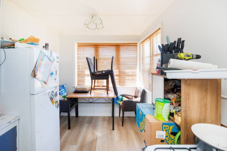 Photo of property in 27 Crewe Crescent, Hokowhitu, Palmerston North, 4410