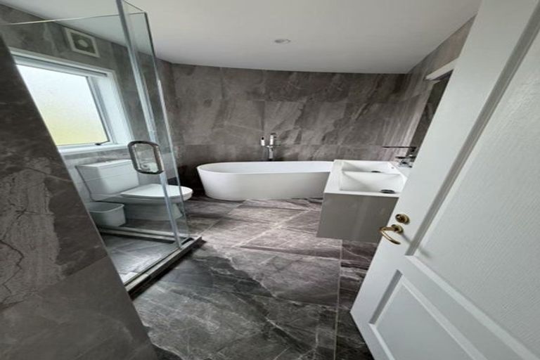 Photo of property in 124 Pemberton Avenue, Bayview, Auckland, 0629