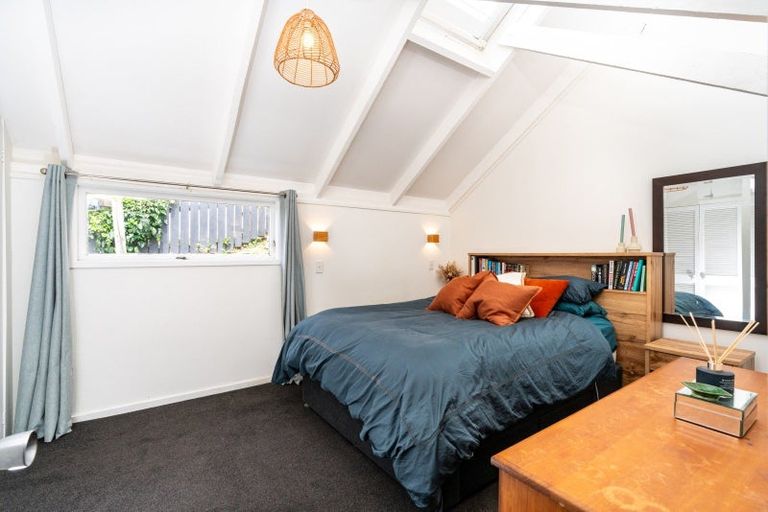 Photo of property in 17 Fitzpatrick Street, Newlands, Wellington, 6037