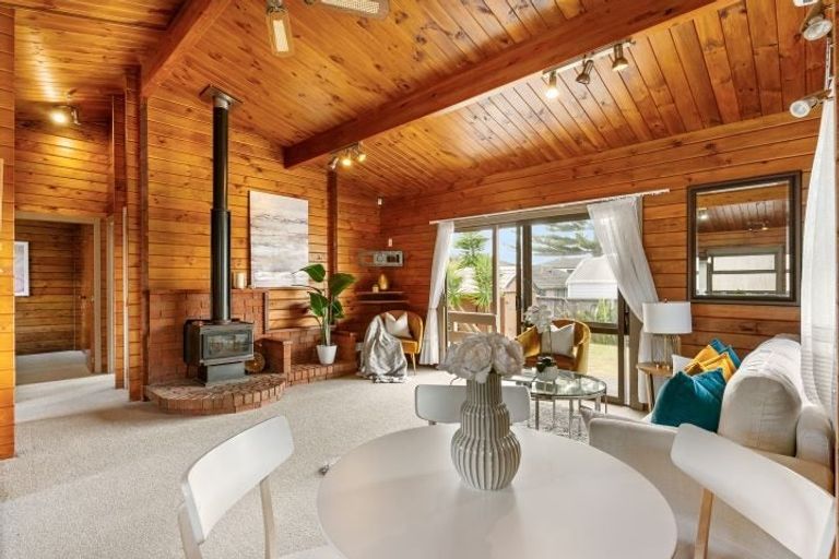 Photo of property in 9 Rewa Street, New Lynn, Auckland, 0600