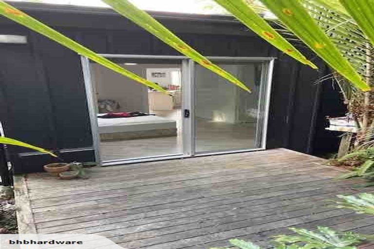 Photo of property in 128 Otitori Bay Road, Titirangi, Auckland, 0604