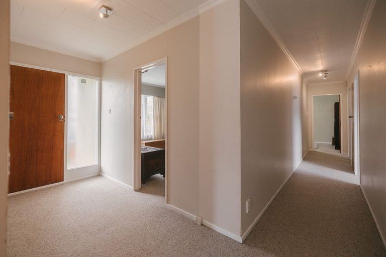Photo of property in 69 Wikiriwhi Crescent, Awapuni, Palmerston North, 4412