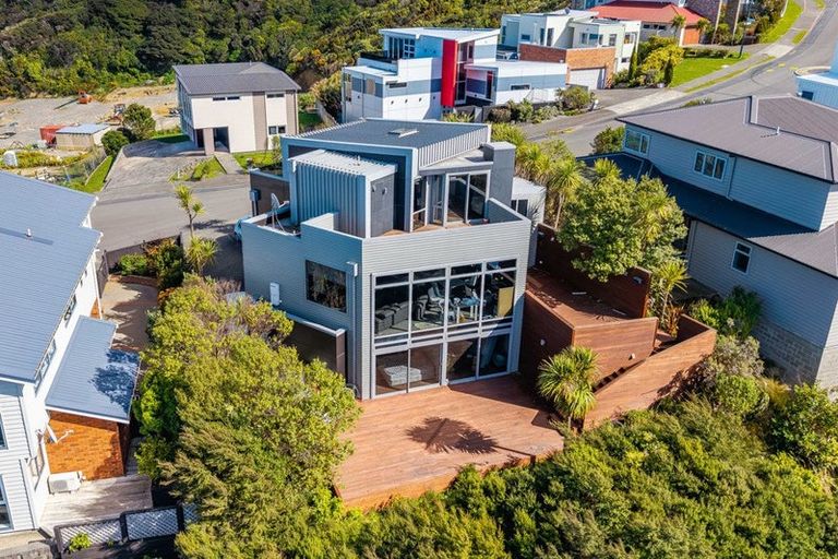 Photo of property in 71 Tamworth Crescent, Newlands, Wellington, 6037