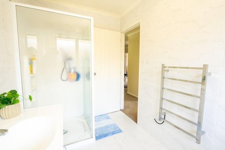 Photo of property in 33 Geneva Terrace, Kelvin Grove, Palmerston North, 4414