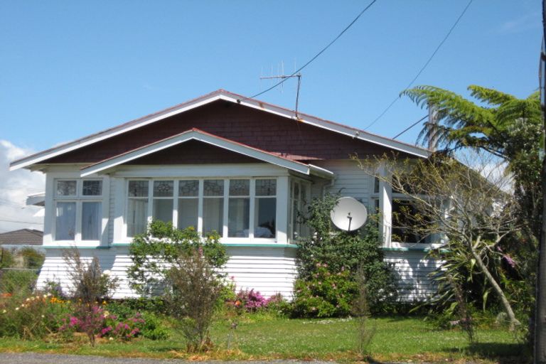 Photo of property in 62 Cobden Street, Westport, 7825