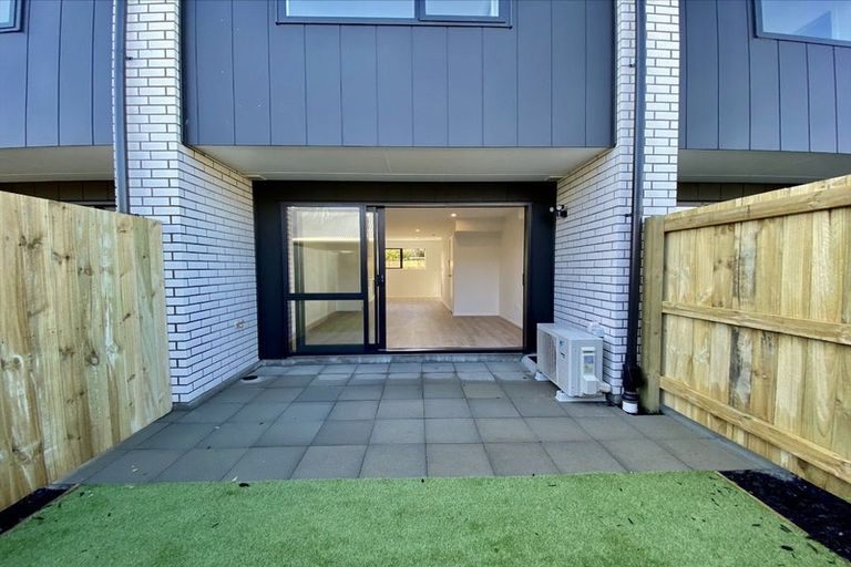 Photo of property in 5/12 Enderby Drive, Te Atatu Peninsula, Auckland, 0610