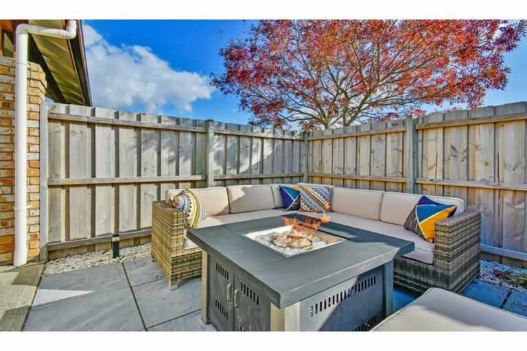 Photo of property in 69 Riverton Drive, Randwick Park, Auckland, 2105