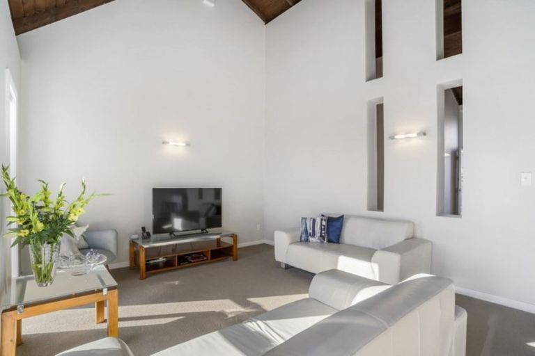 Photo of property in 49b Shanaway Rise, Hillcrest, Auckland, 0627