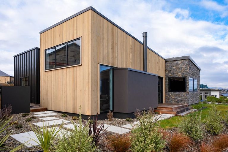 Photo of property in 72 Kirimoko Crescent, Wanaka, 9305