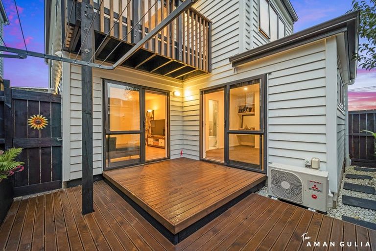 Photo of property in 21b Craigbank Avenue, New Lynn, Auckland, 0600