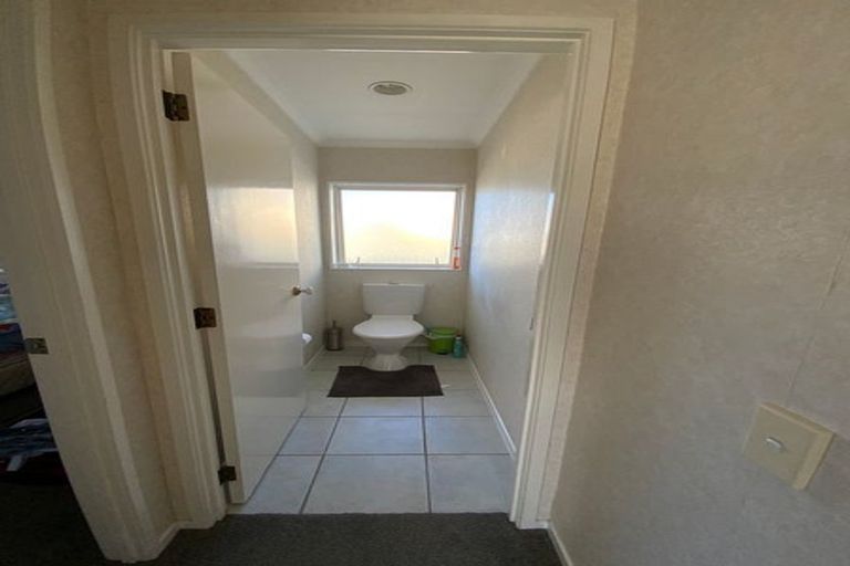 Photo of property in 2/246 Cascades Road, Botany Downs, Auckland, 2010