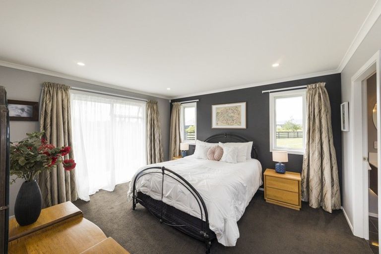 Photo of property in 25 Hartwell Drive, Kelvin Grove, Palmerston North, 4470