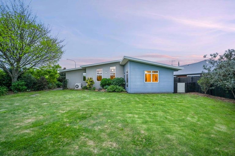 Photo of property in 21 Norfolk Drive, Cambridge, 3434