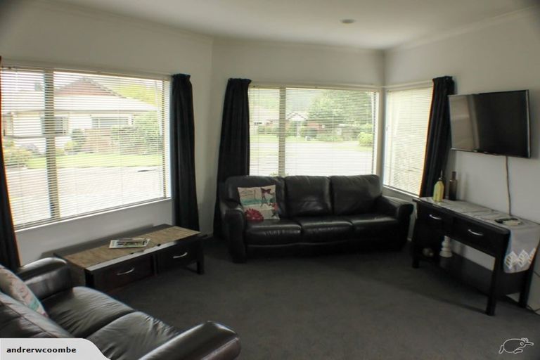 Photo of property in 16 Claridge Place, Taradale, Napier, 4112