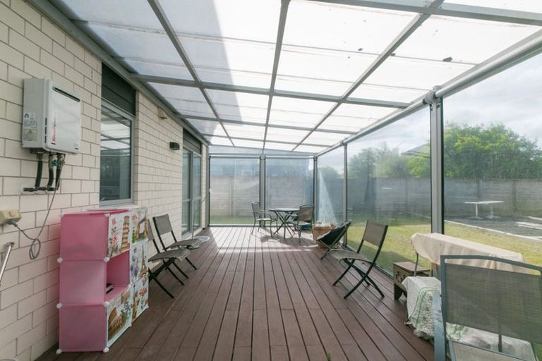 Photo of property in 69 Bordeaux Parade, Te Atatu South, Auckland, 0610