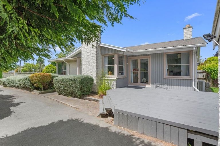 Photo of property in 37 Greendale Avenue, Avonhead, Christchurch, 8042