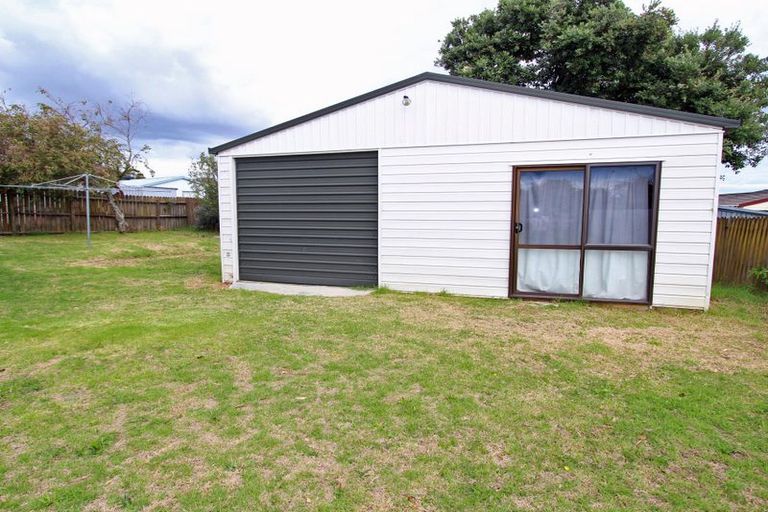 Photo of property in 64 Hollyford Drive, Clover Park, Auckland, 2105