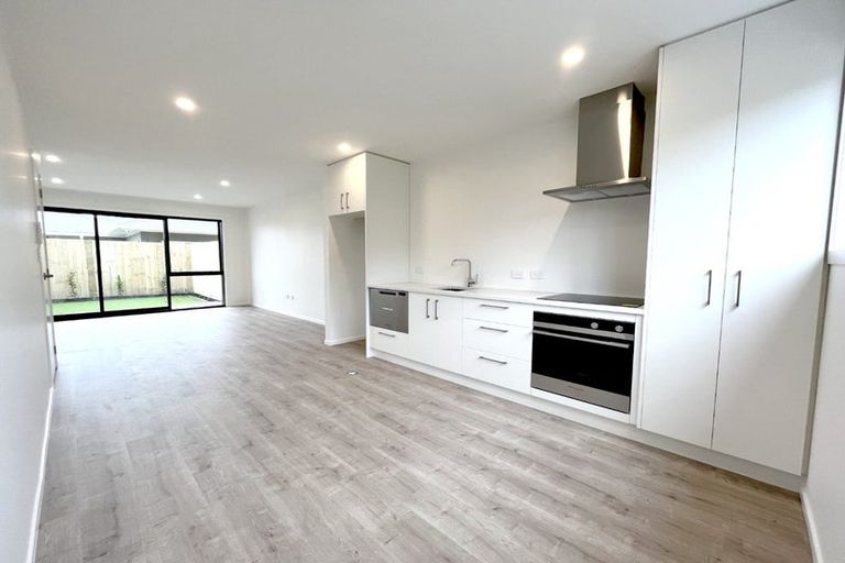 Photo of property in 4/12 Enderby Drive, Te Atatu Peninsula, Auckland, 0610