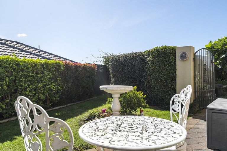 Photo of property in 6 Downing Place, Welcome Bay, Tauranga, 3112