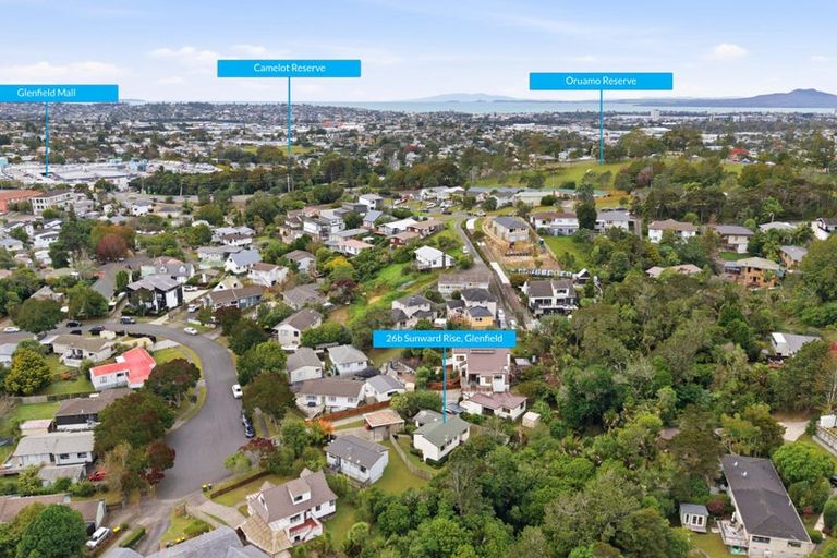 Photo of property in 2/26 Sunward Rise, Glenfield, Auckland, 0629