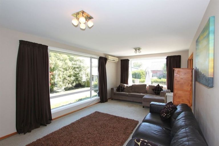 Photo of property in 6b Hurst Place, Parklands, Christchurch, 8083