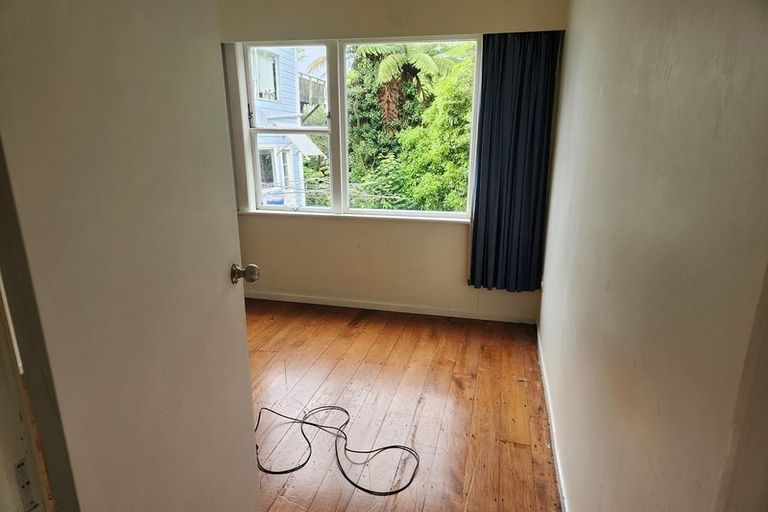 Photo of property in 1/139 Kelburn Parade, Kelburn, Wellington, 6012