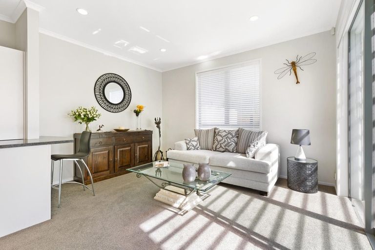 Photo of property in 32 Provence Esplanade, Te Atatu Peninsula, Auckland, 0610