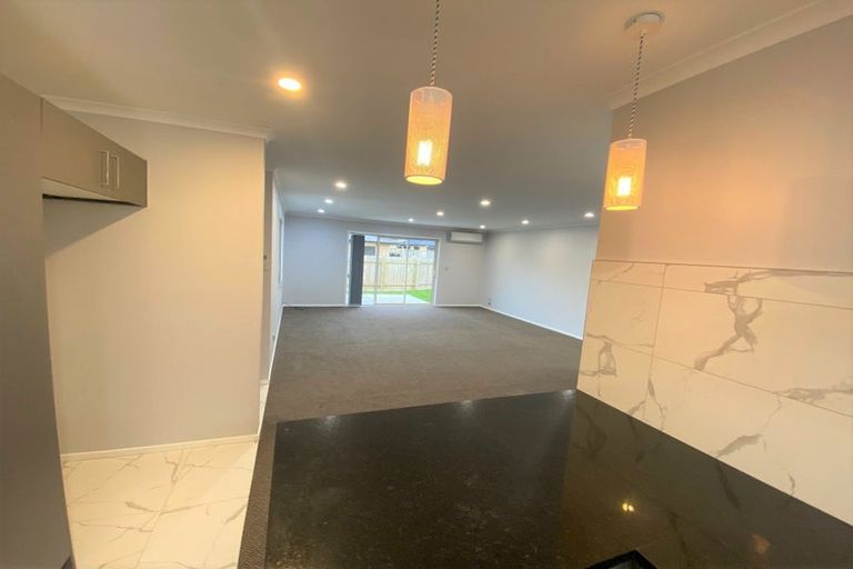 Photo of property in 13 Frederick Place, Whalers Gate, New Plymouth, 4310