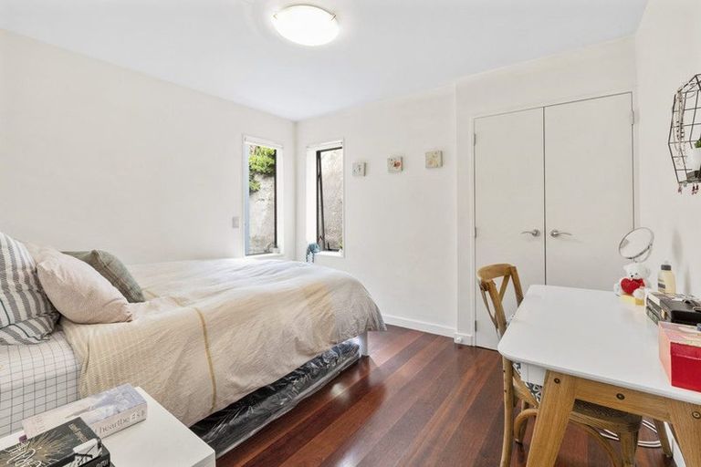 Photo of property in Aqua, 11/74 Oriental Parade, Oriental Bay, Wellington, 6011