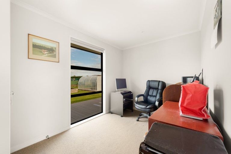 Photo of property in 24 Mckinnon Road, Edendale, Wyndham, 9893