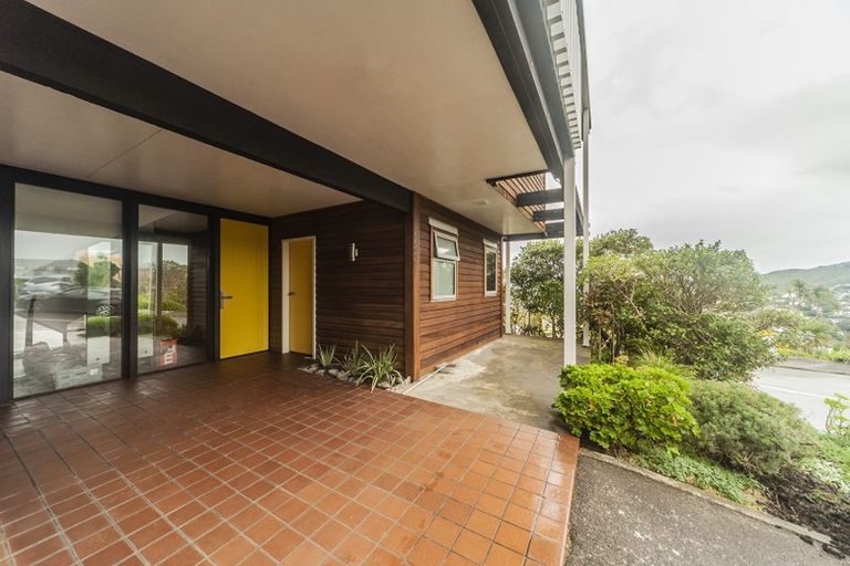 Photo of property in 5 Mataroa Avenue, Northland, Wellington, 6012