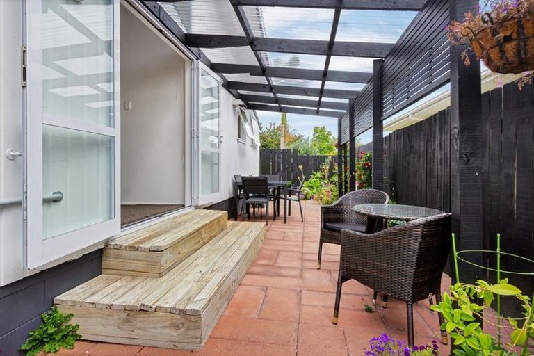 Photo of property in 3/522 Te Atatu Road, Te Atatu Peninsula, Auckland, 0610