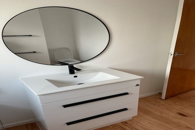 Photo of property in 35 Sandspit Road, Waiuku, 2123