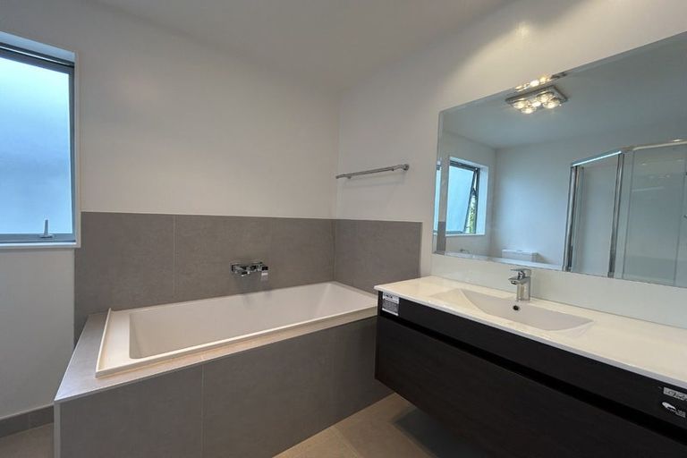 Photo of property in 3 Silvereye Road, Hobsonville, Auckland, 0616