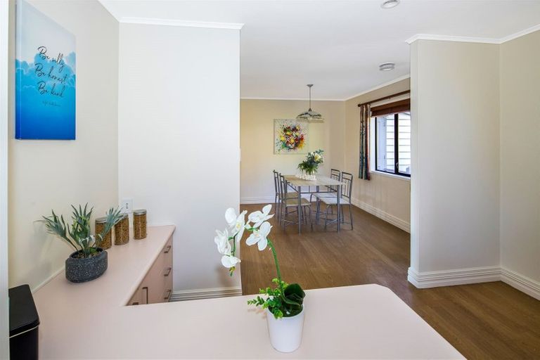 Photo of property in 84 Churton Drive, Churton Park, Wellington, 6037