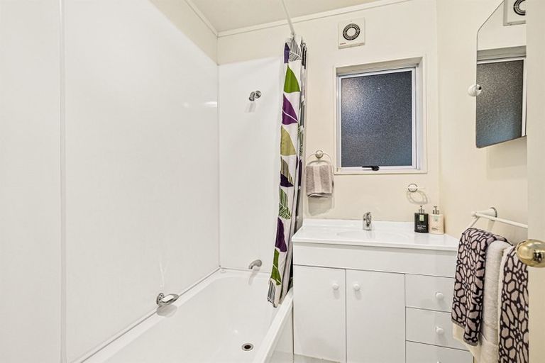 Photo of property in 3/63 College Road, Northcote, Auckland, 0627