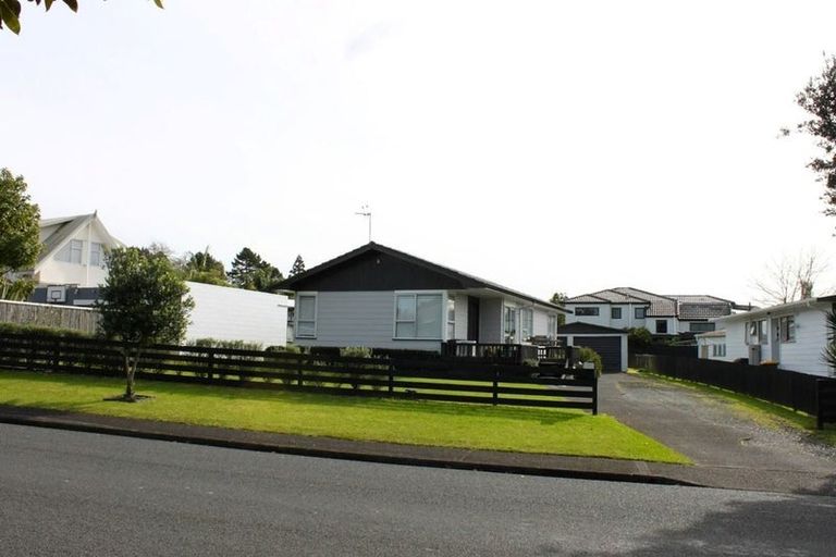 Photo of property in 4 Pipitea Place, Massey, Auckland, 0614