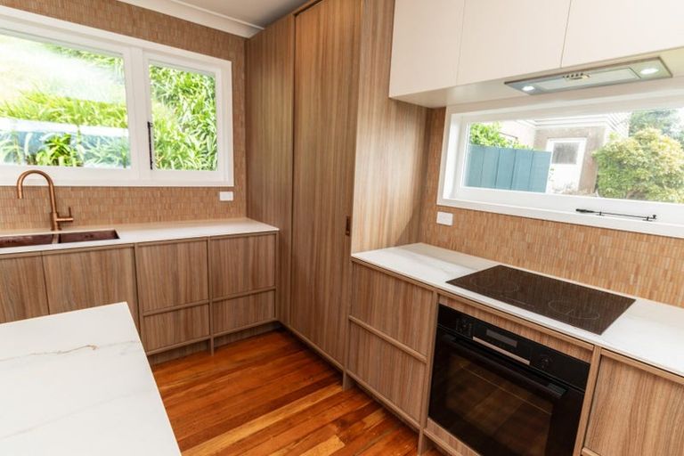 Photo of property in 71 Seatoun Heights Road, Seatoun, Wellington, 6022