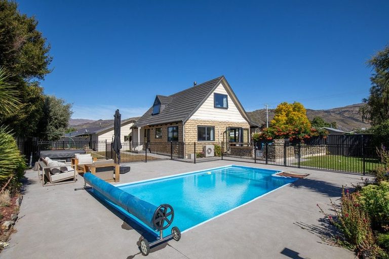 Photo of property in 17 Dunstan Street, Clyde, 9330