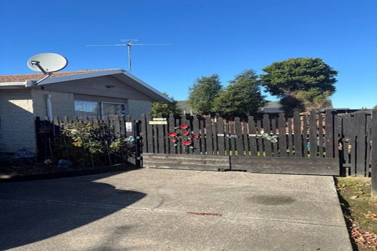 Photo of property in 2/74 Solomon Avenue, Redwood, Christchurch, 8051