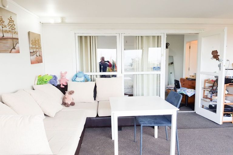 Photo of property in 106 Knights Road, Rothesay Bay, Auckland, 0630