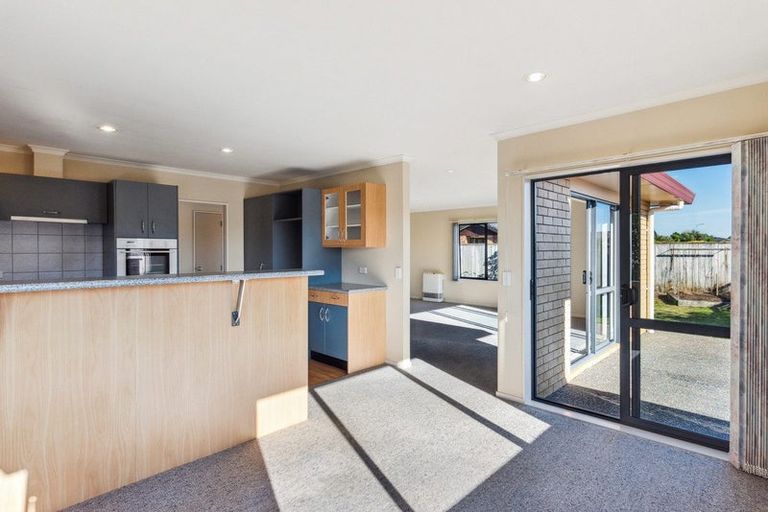 Photo of property in 32 Monarch Place, Paraparaumu Beach, Paraparaumu, 5032