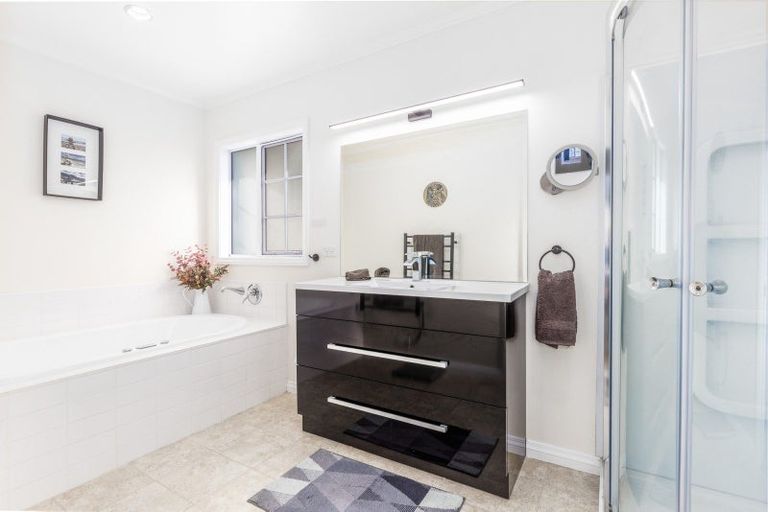 Photo of property in 7 Tararua Close, Aotea, Porirua, 5024