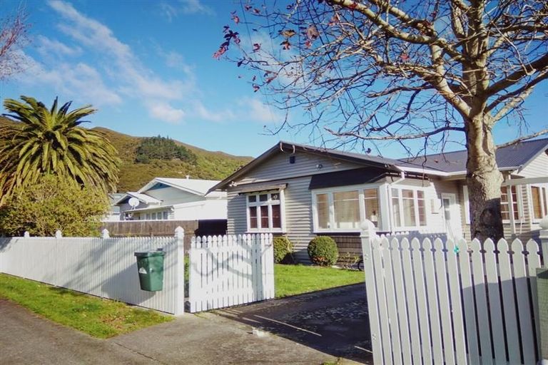 Photo of property in 44 Birdwood Road, Waterloo, Lower Hutt, 5011