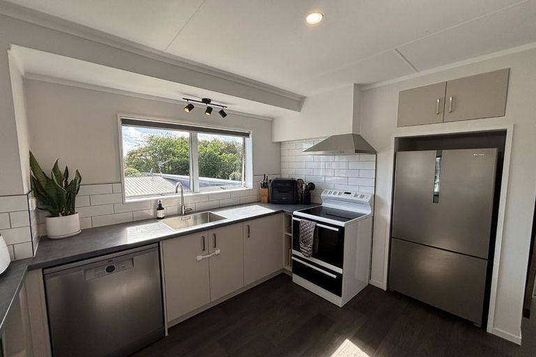 Photo of property in 16 Camellia Avenue, Bell Block, New Plymouth, 4312