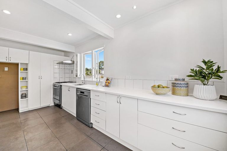 Photo of property in 80 Glendale Road, Glen Eden, Auckland, 0602