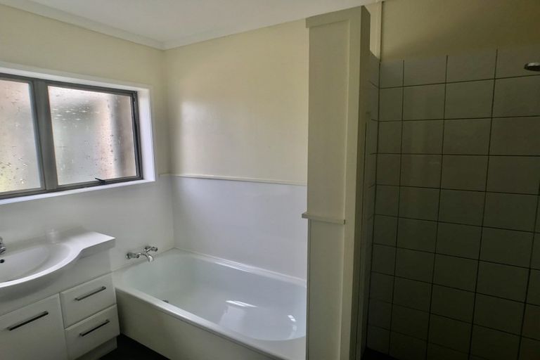 Photo of property in 2/12 Grove Road, Papakura, 2110