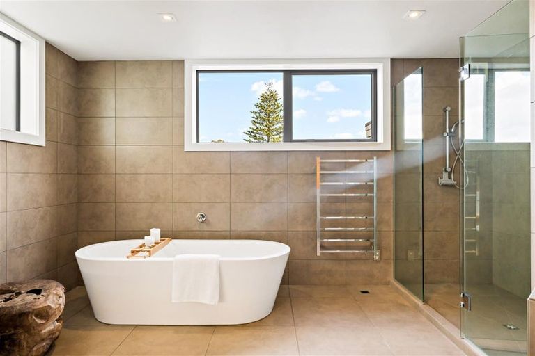 Photo of property in 43 Clifton Road, Hauraki, Auckland, 0622