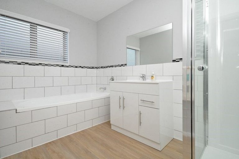 Photo of property in 13 The Grove, Red Beach, 0932