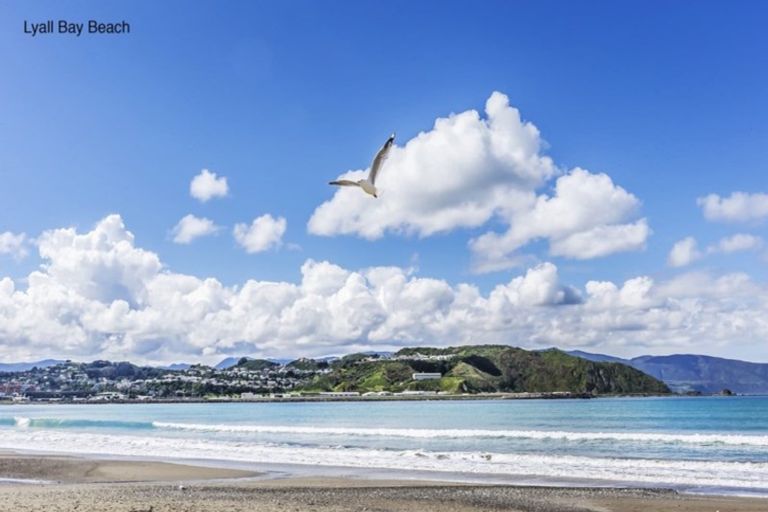 Photo of property in 24/125u Queens Drive, Lyall Bay, Wellington, 6022